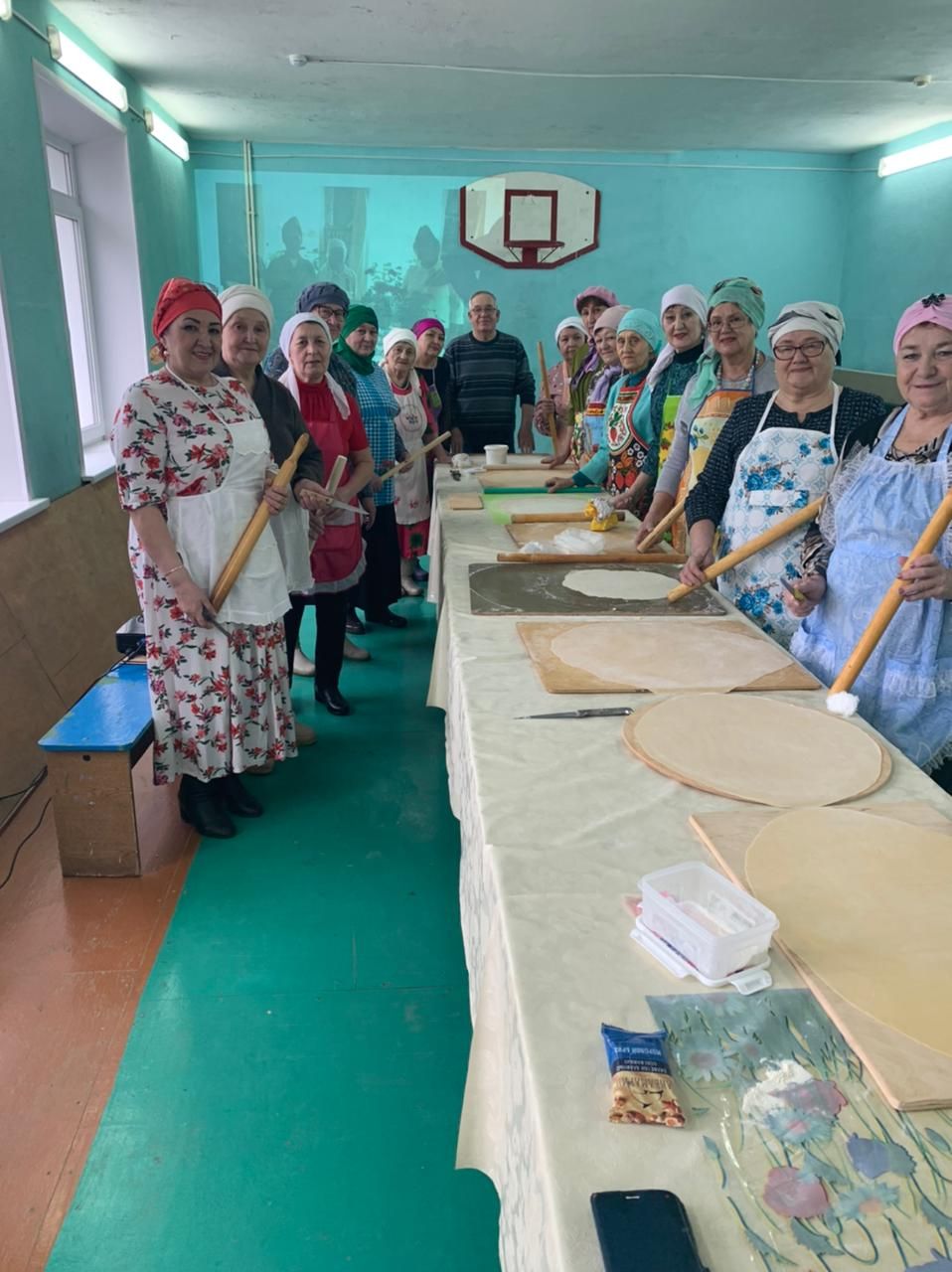 Азнакаевские умельцы делают лапшу для солдат