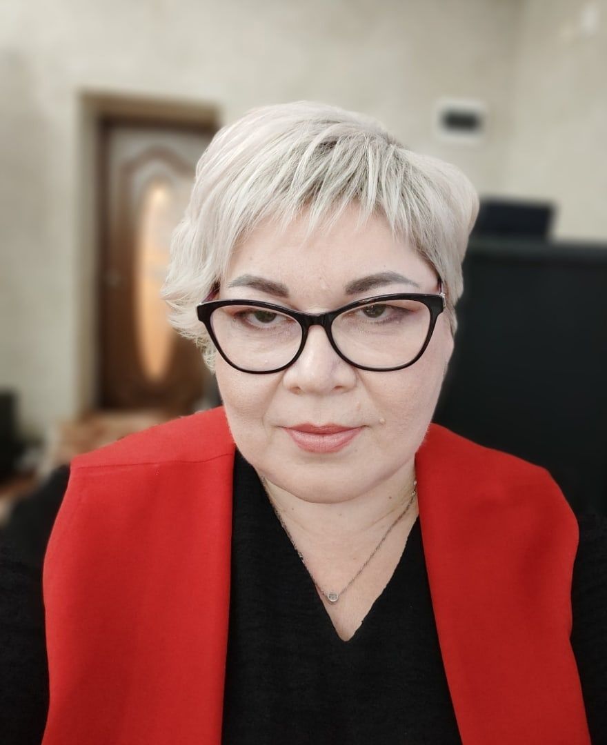 А на пороге молодая весна...
