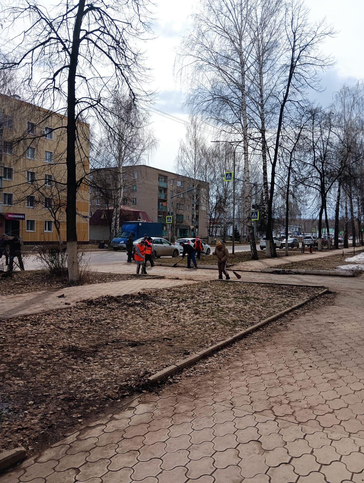 Азнакайлар язгы өмәләргә җиң сызганып керештеләр