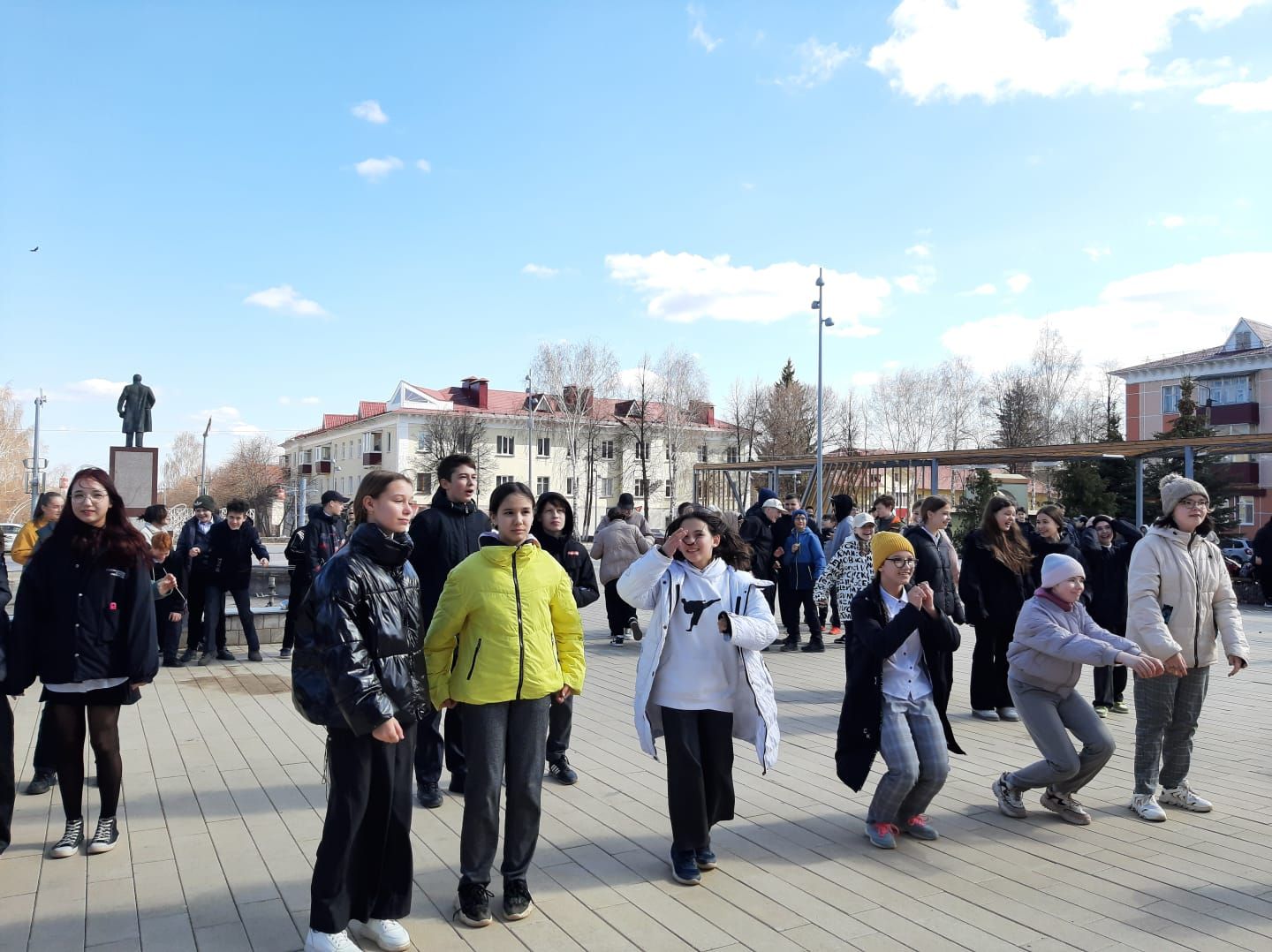 Азнакаевская молодежь собралась на флешмоб здоровья