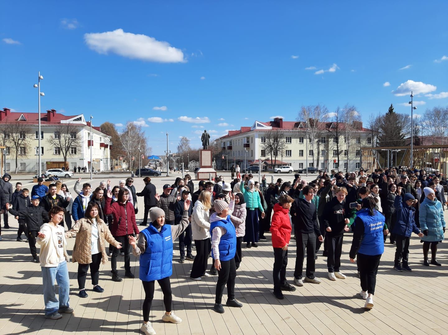 Азнакаевская молодежь собралась на флешмоб здоровья