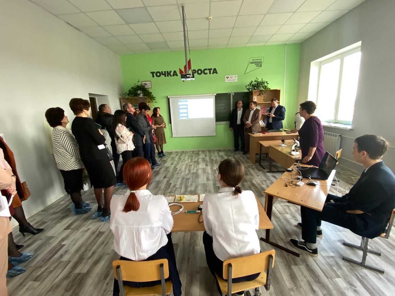 Директора Азнакаевских школ поделились опытом работы центров «Точка роста»