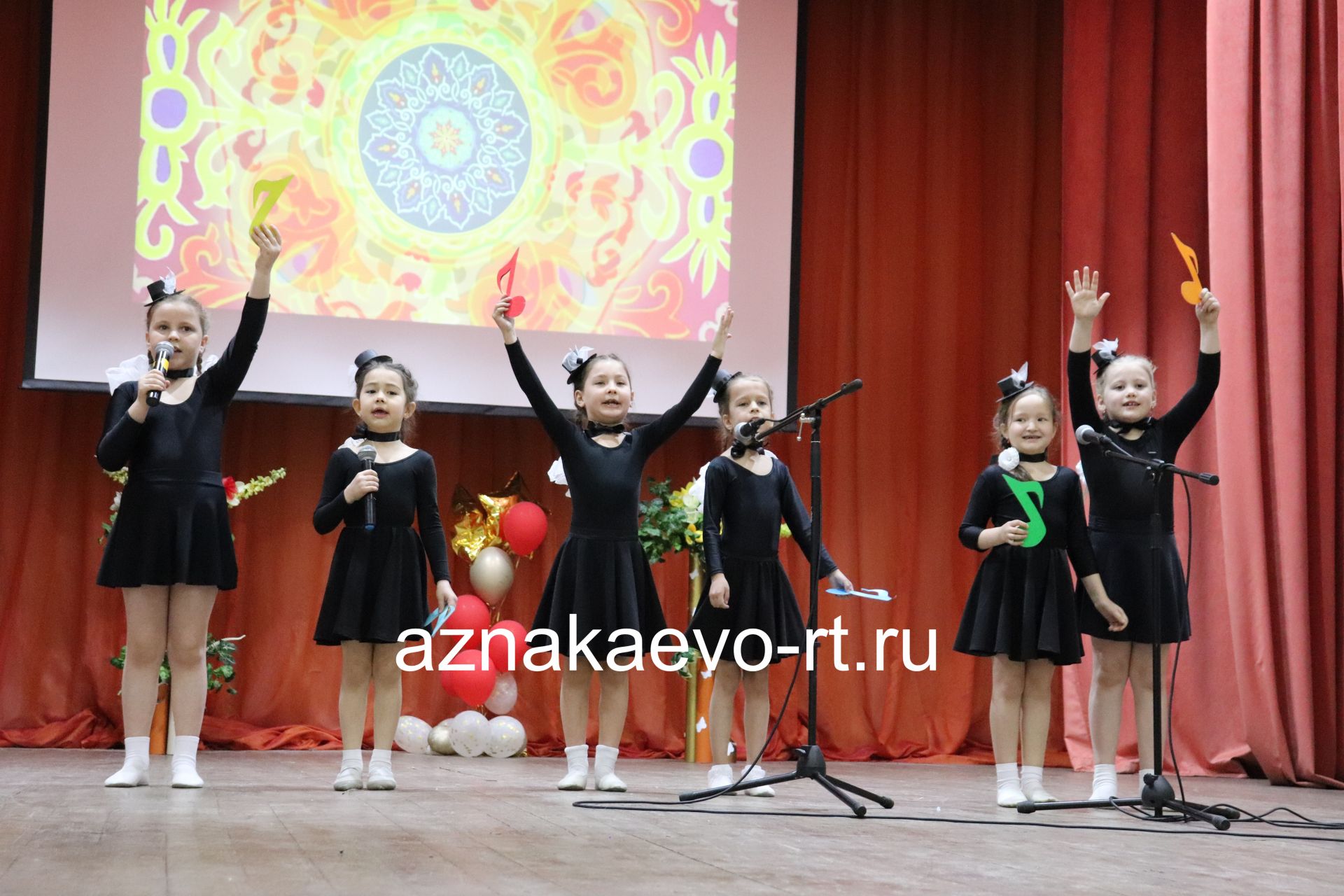 На сцене – азнакаевские звездочки