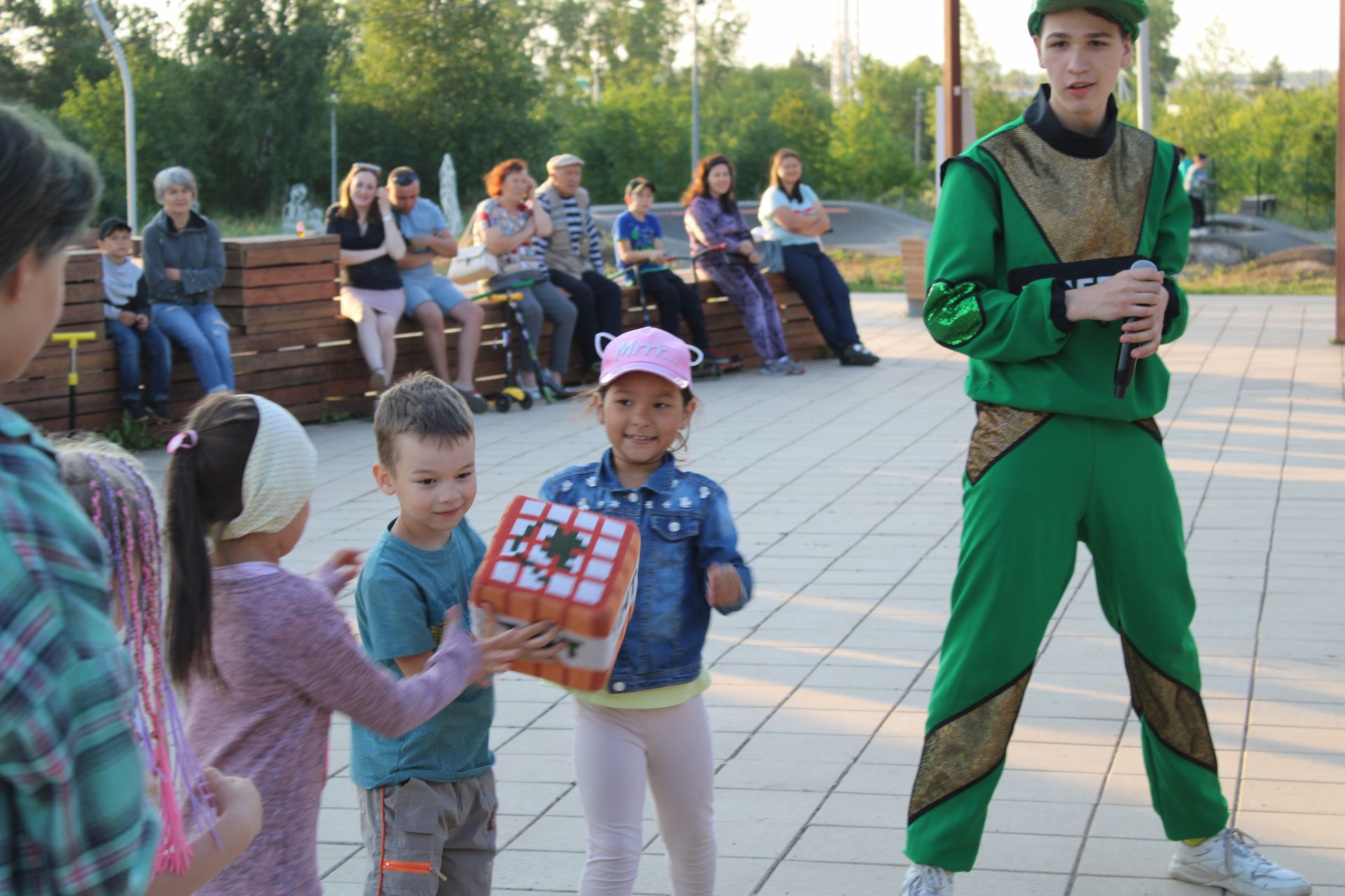 В Азнакаево культурная жизнь горожан становится ярче