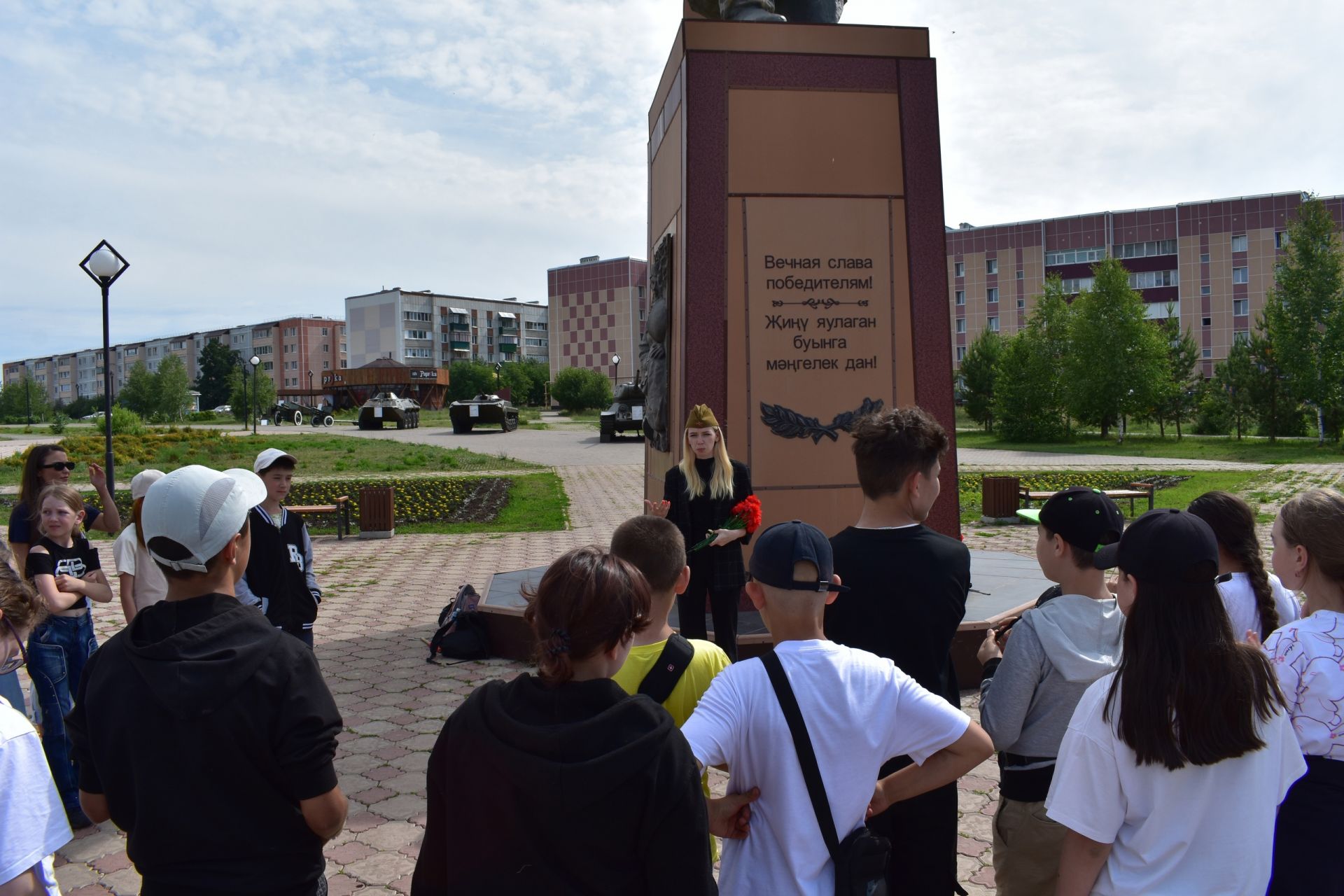 В Азнакаево сотрудники  Культурного центра присоединились к акции «Свеча памяти»