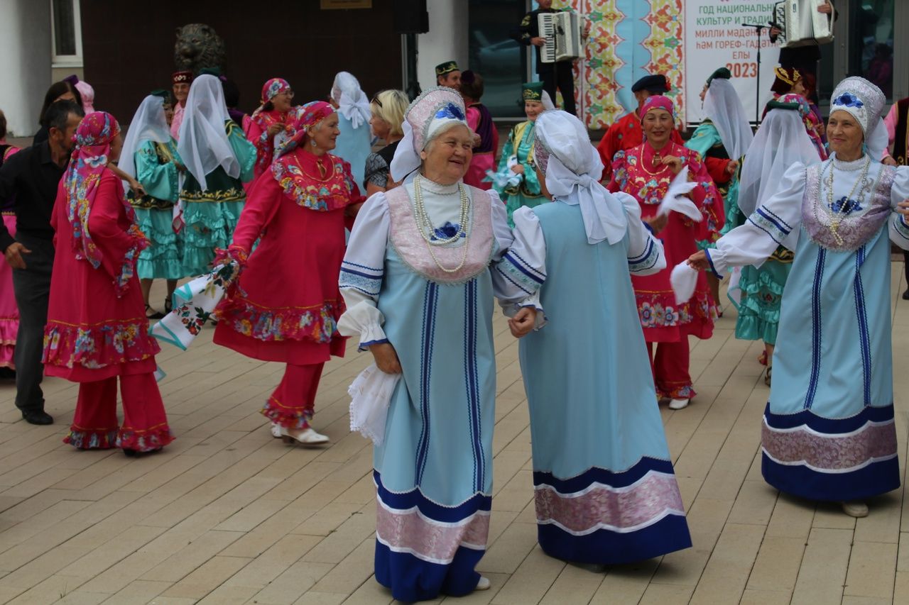 В Азнакаево состоялся хоровод Мира