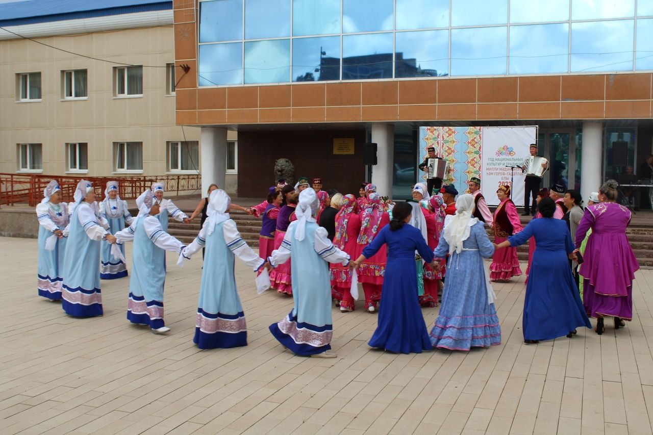 В Азнакаево состоялся хоровод Мира