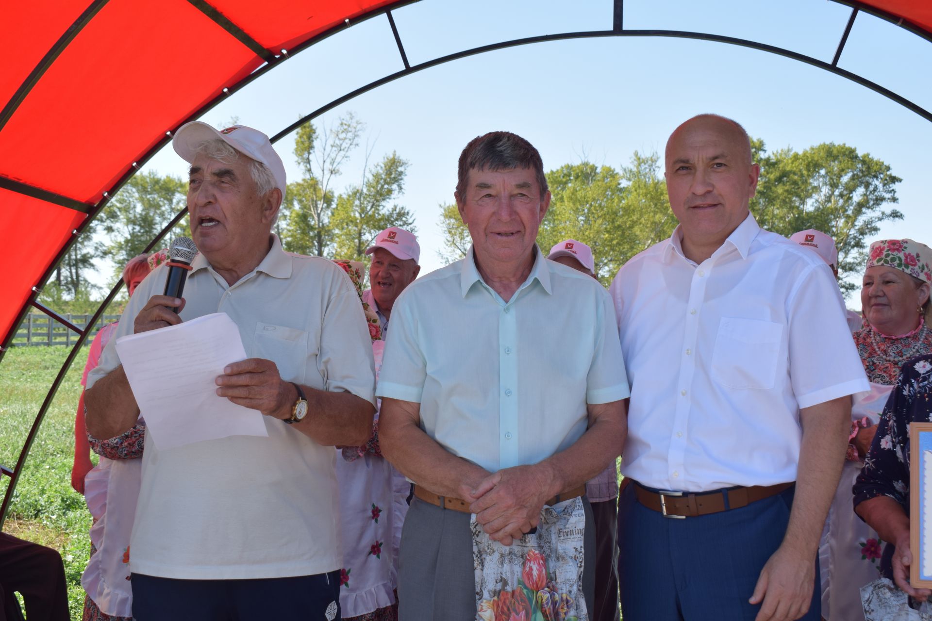 В Азнакаево провели праздник «Бабье лето»