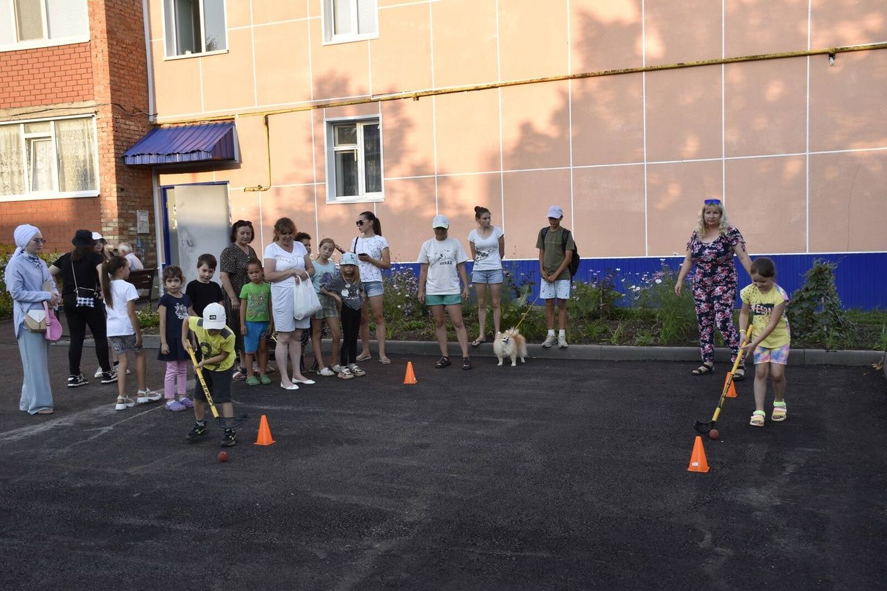 В поселке Актюба благоустраиваются дворы