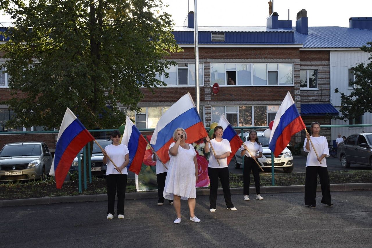 В поселке Актюба благоустраиваются дворы