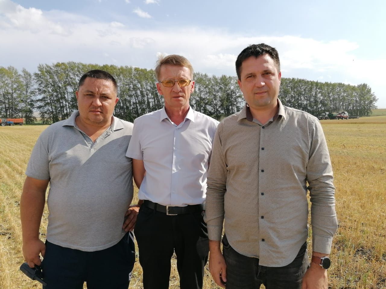Азнакай кырларында урып-җыю эшләре гөрли