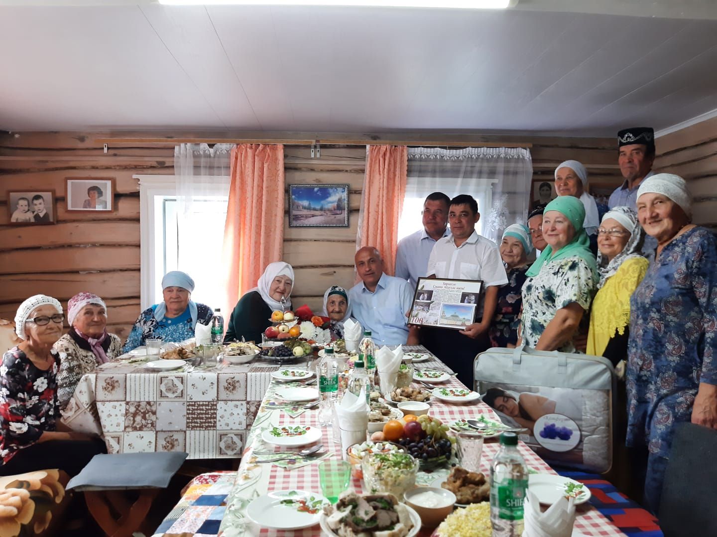 Азнакайда гасыр чордашы Сәкина Абдулла кызын тәбрикләделәр