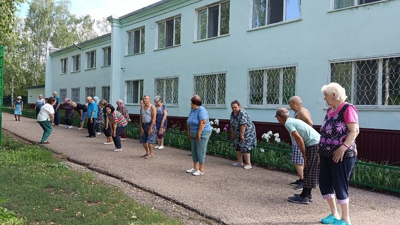 Утро в социально-реабилитационном отделении комплексного центра «Омет» начинается с зарядки