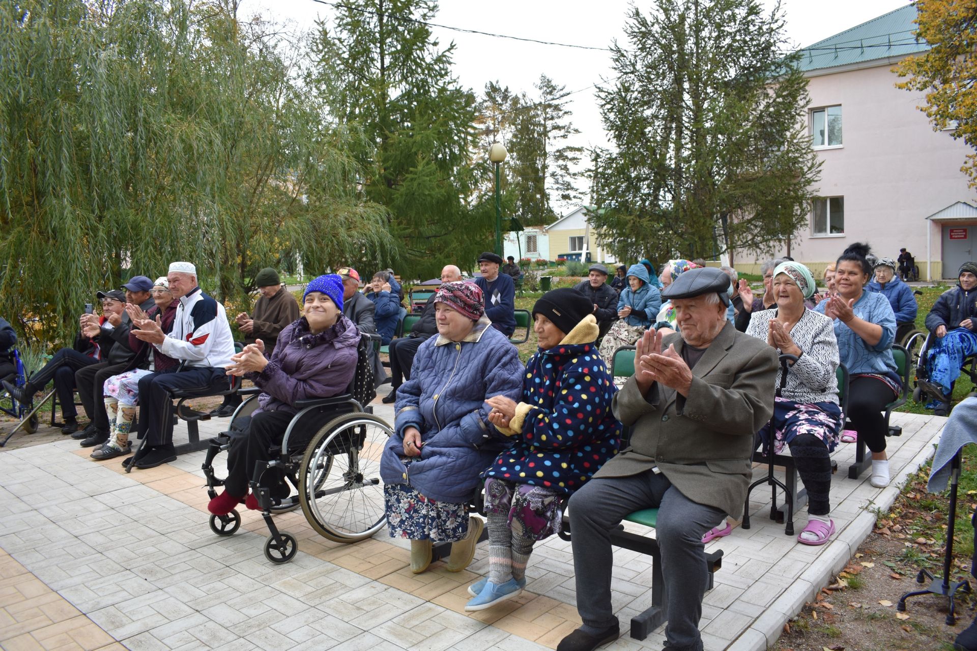 Излучая тепло и вовлеченность: творческая группа Культурного центра Азнакаево провела праздник «Эбилэр чуагы»