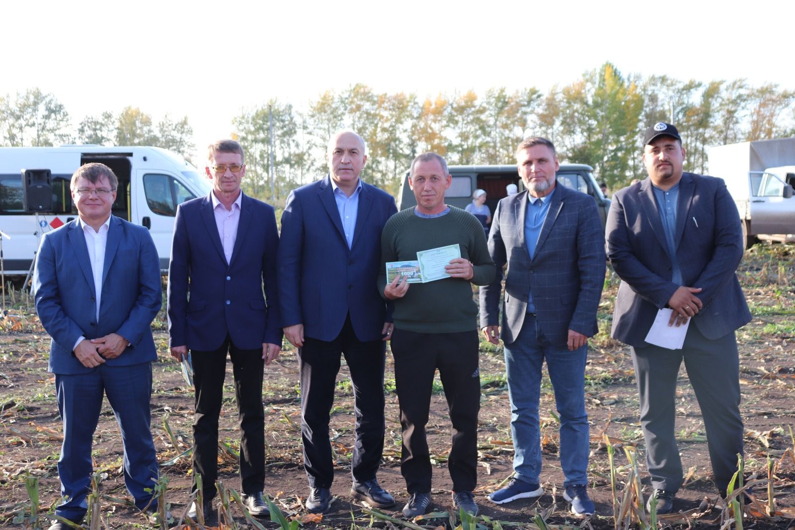 В Азнакаево вручили денежные сертификаты передовым труженикам сельского хозяйства