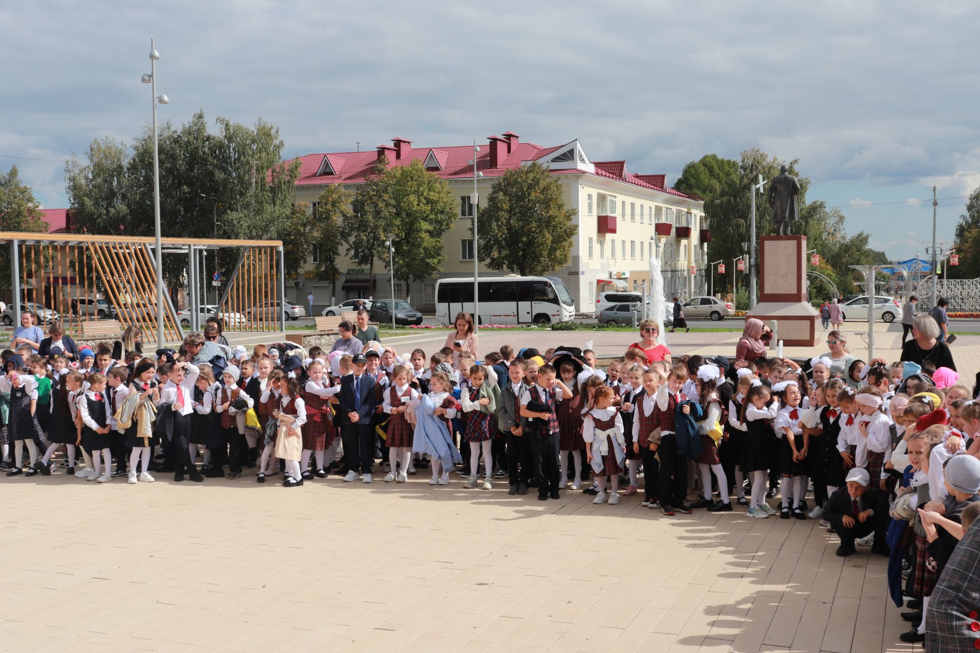 Азнакаевские первоклассники собрались на одной площадке