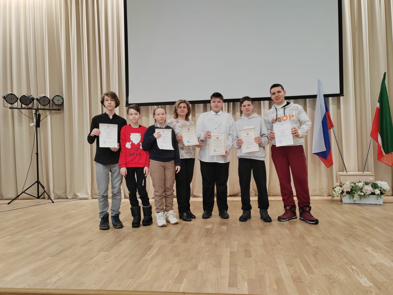 Сан илендә көчлеләр