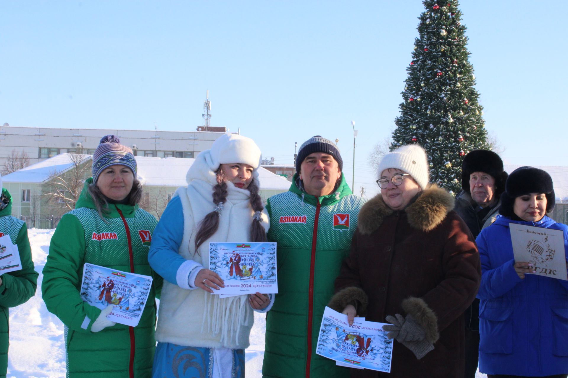 В Азнакаево прошел конкурс креативных саней