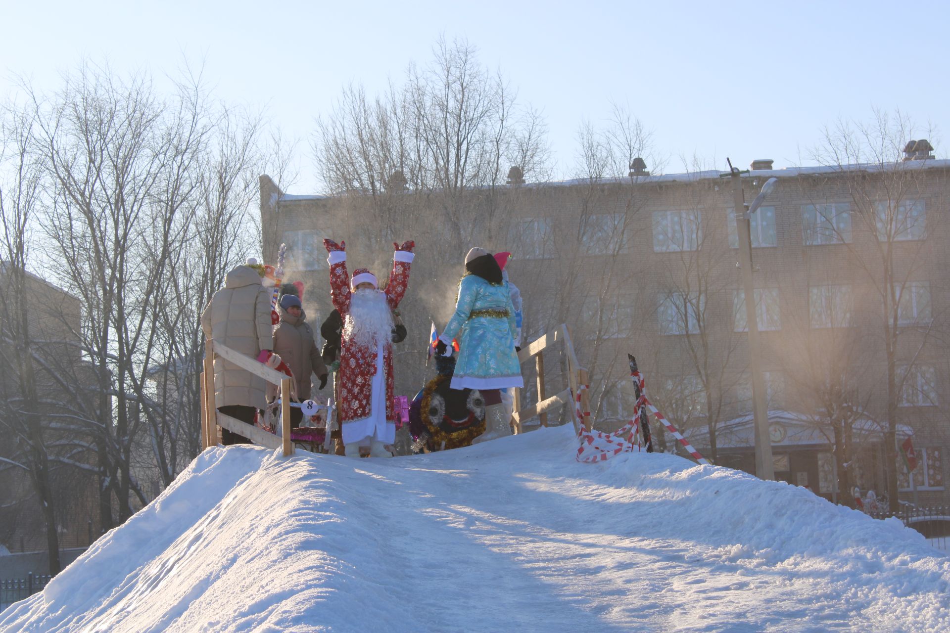 В Азнакаево прошел конкурс креативных саней