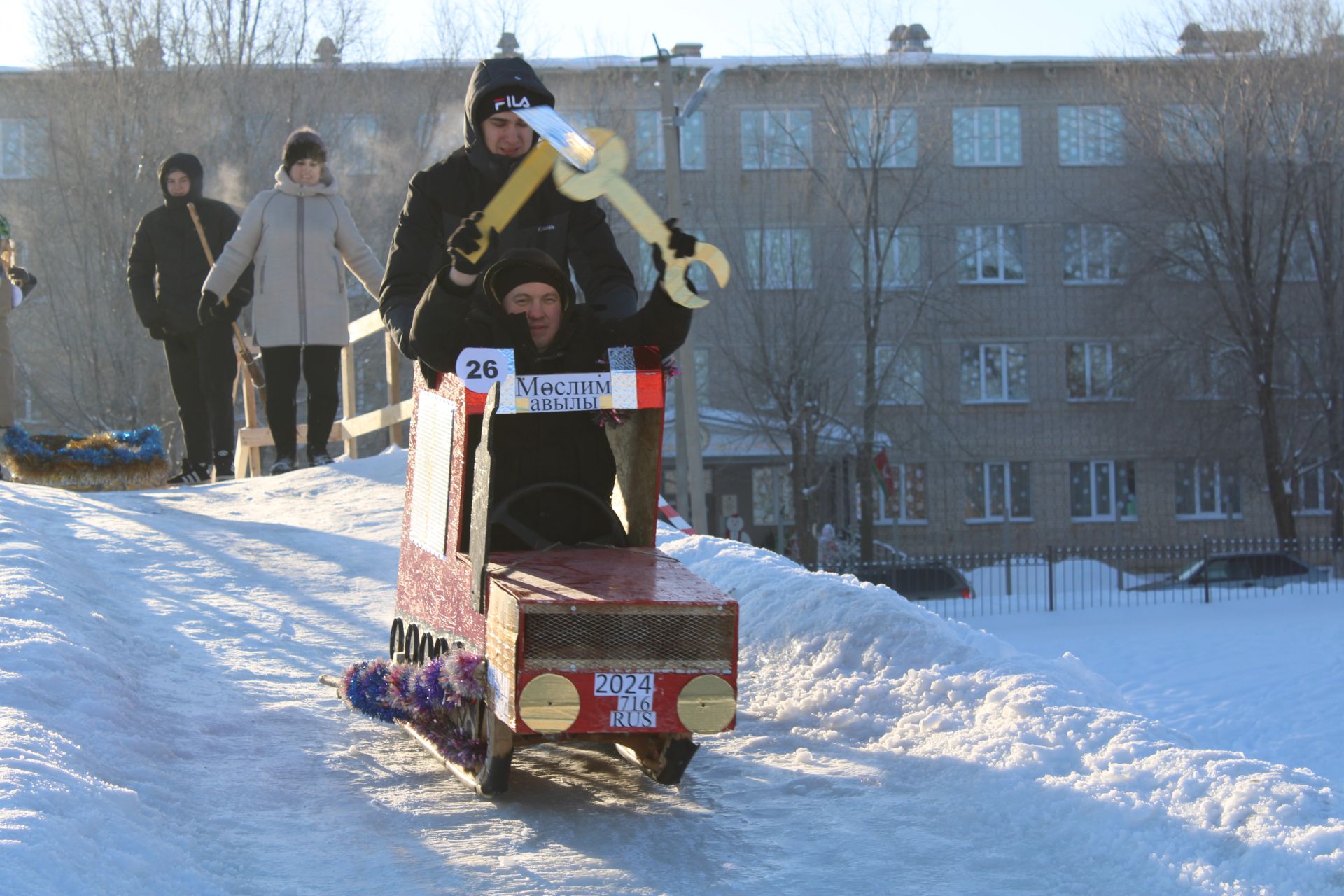 В Азнакаево прошел конкурс креативных саней