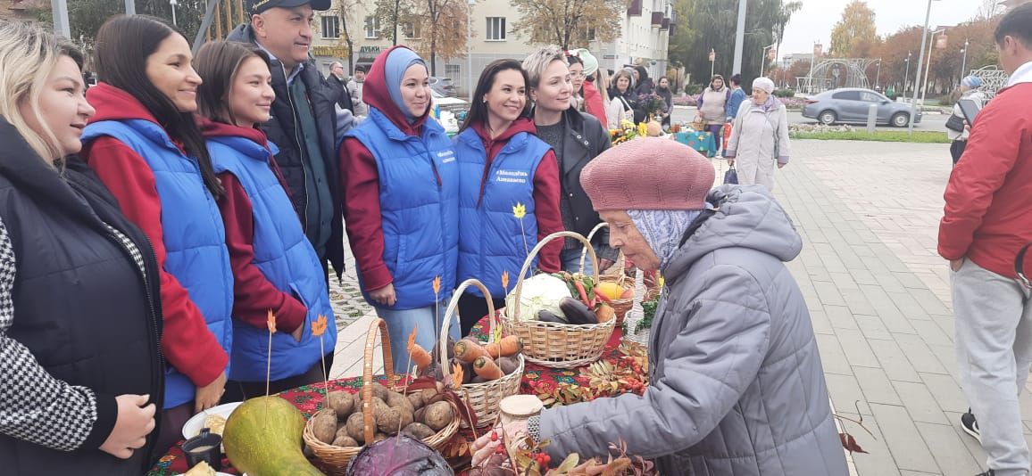 В Азнакаево в Международный день учителя состоялась благотворительная ярмарка