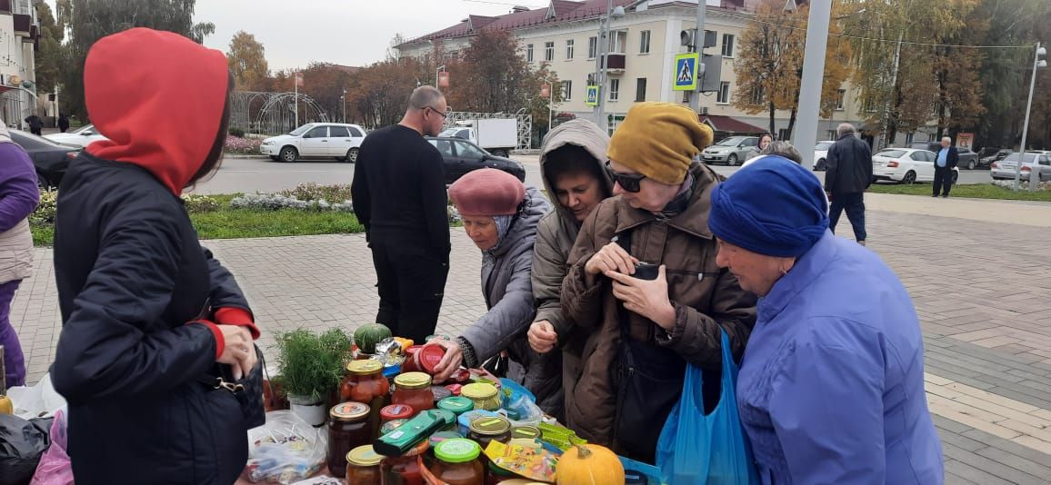 В Азнакаево в Международный день учителя состоялась благотворительная ярмарка