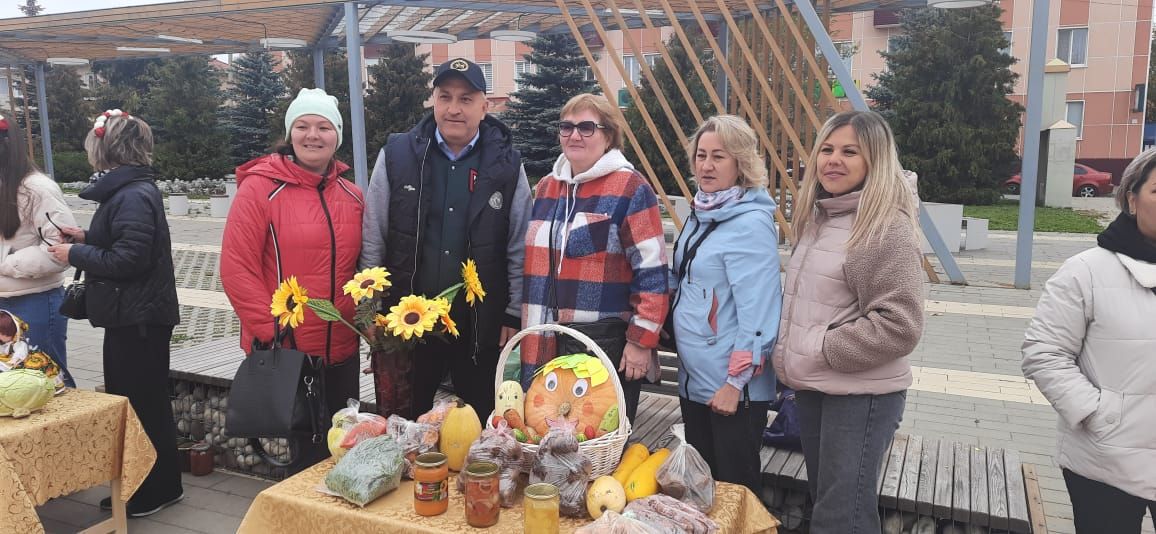 В Азнакаево в Международный день учителя состоялась благотворительная ярмарка