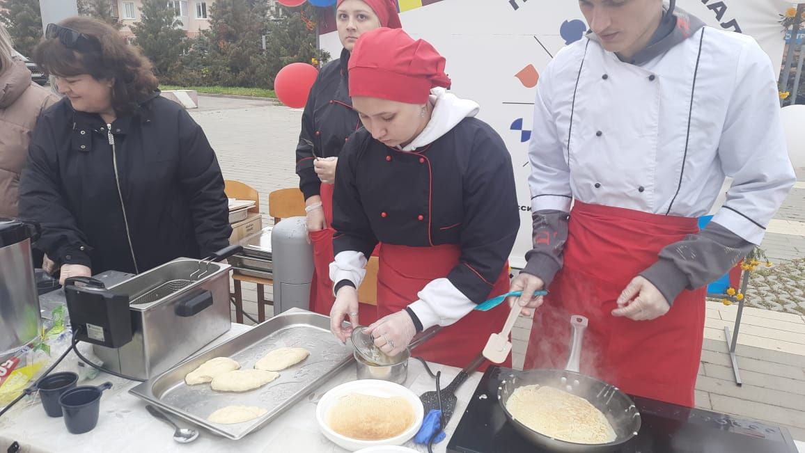 В Азнакаево в Международный день учителя состоялась благотворительная ярмарка