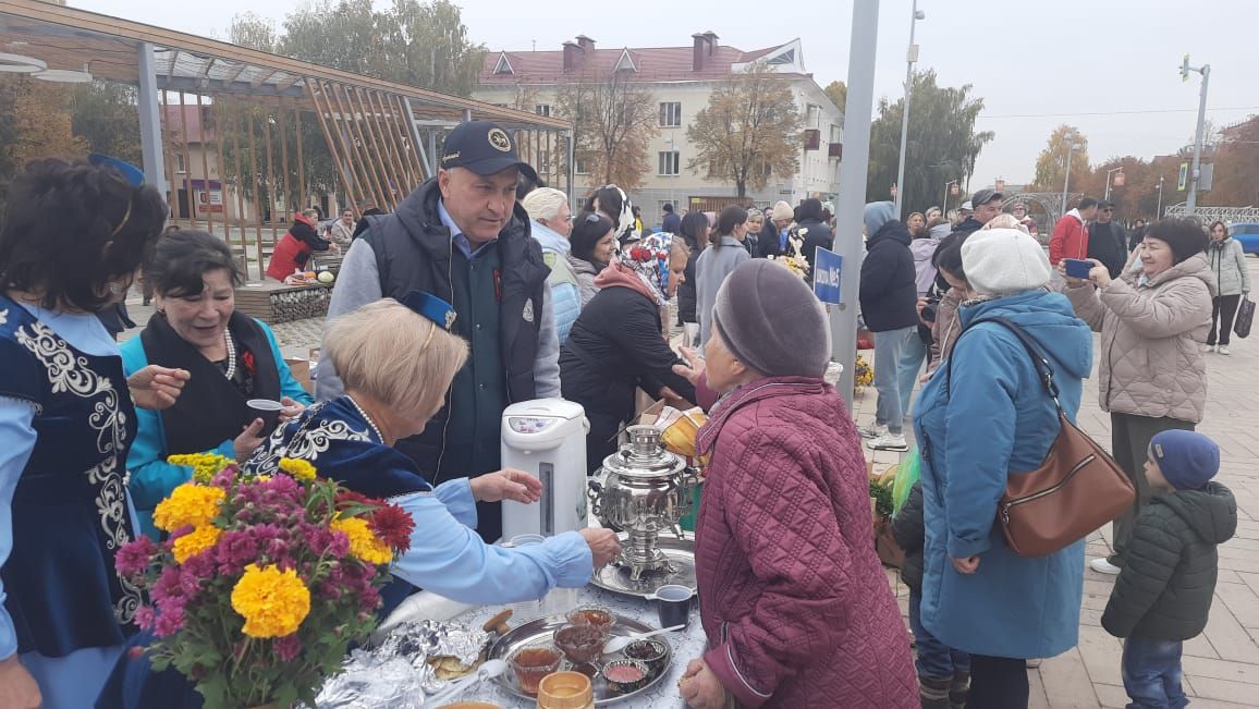 Азнакай районы педагоглары хәйрия ярминкәсе уздырды