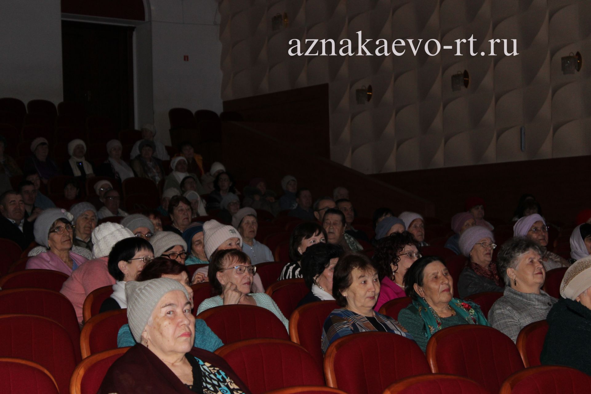 В районно-городском Дворце культуры города Азнакаево состоялся большой концерт с участниками VIII Республиканского фестиваля самодеятельных исполнителей «Балкыш» («Сияние»)