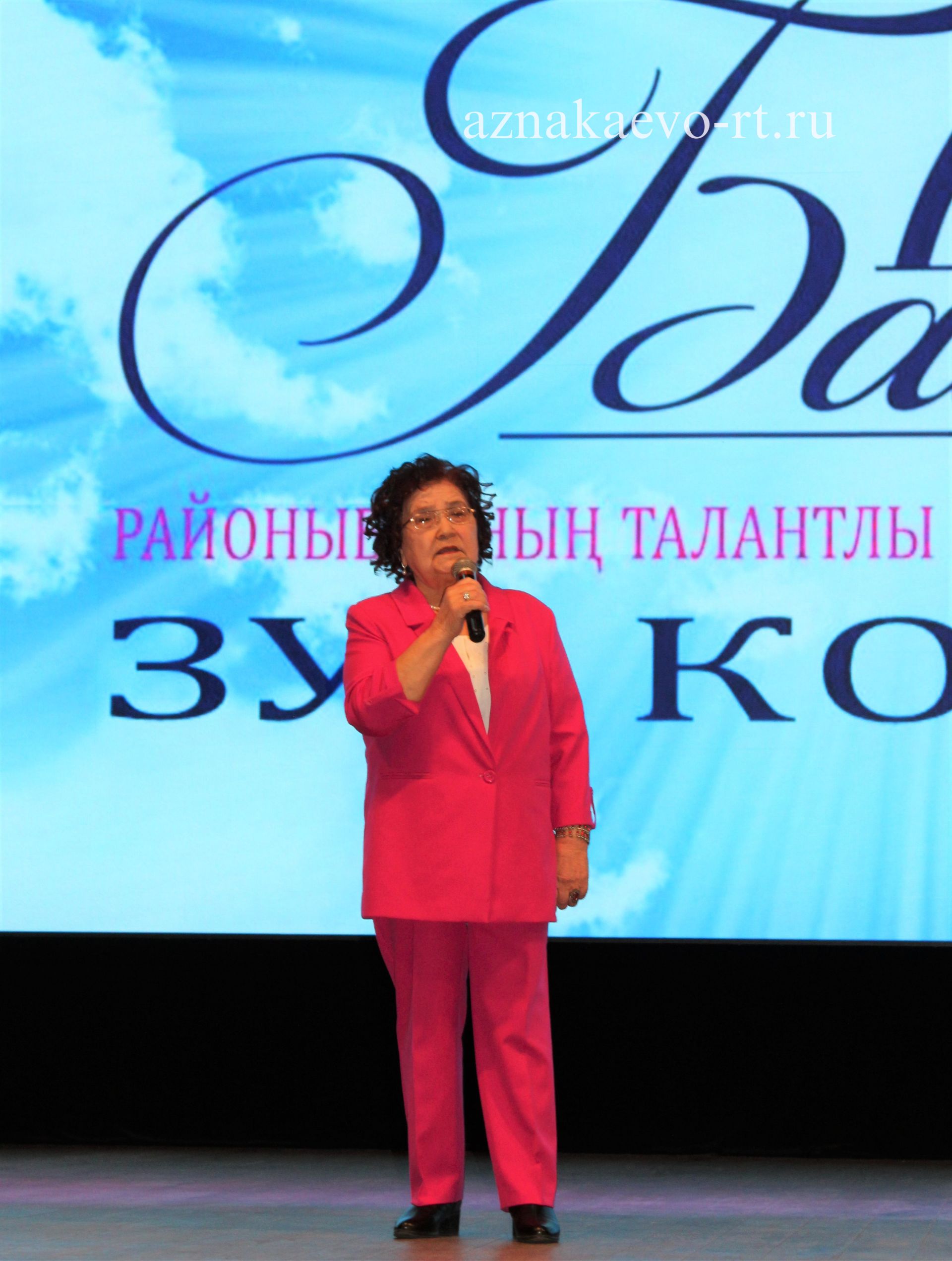 В районно-городском Дворце культуры города Азнакаево состоялся большой концерт с участниками VIII Республиканского фестиваля самодеятельных исполнителей «Балкыш» («Сияние»)