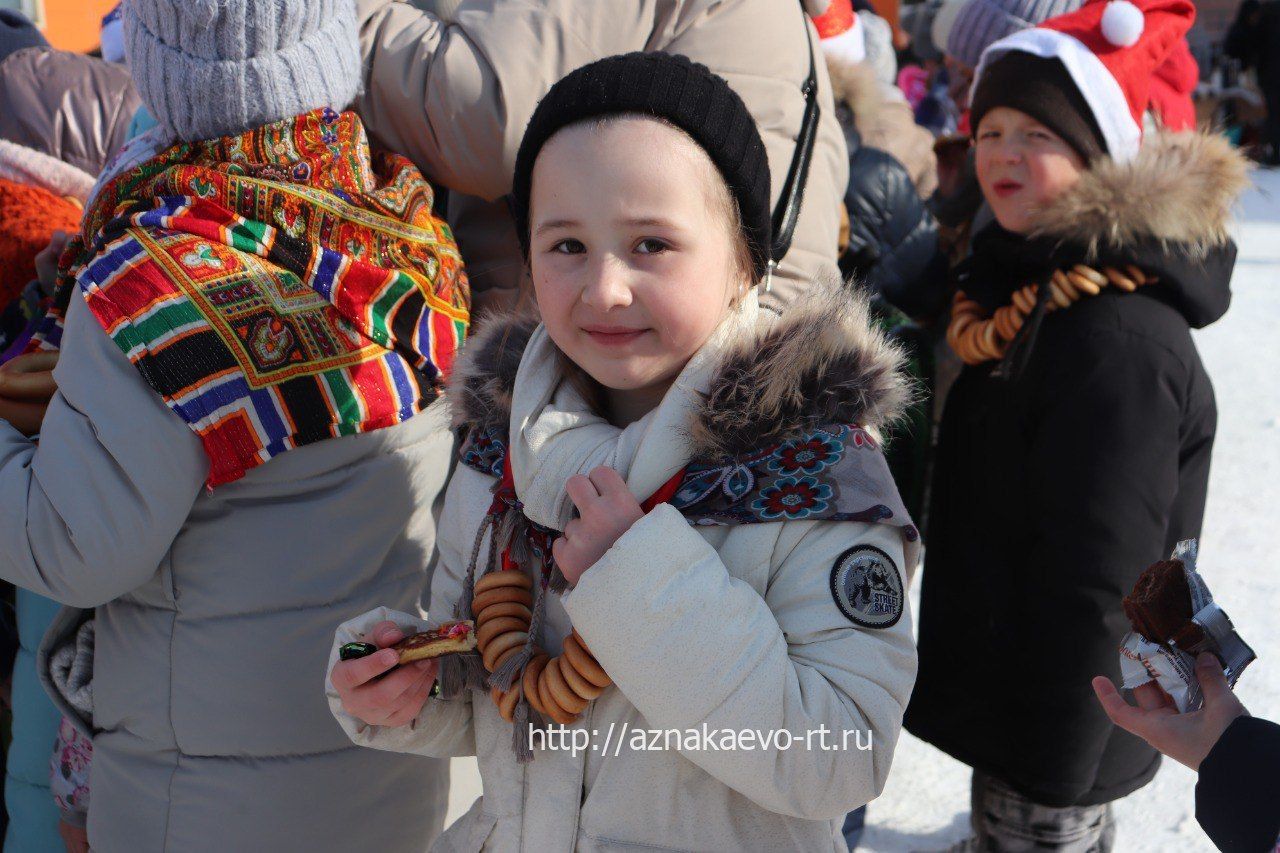 Азнакай укучылары Май чабуда күңел ачтылар