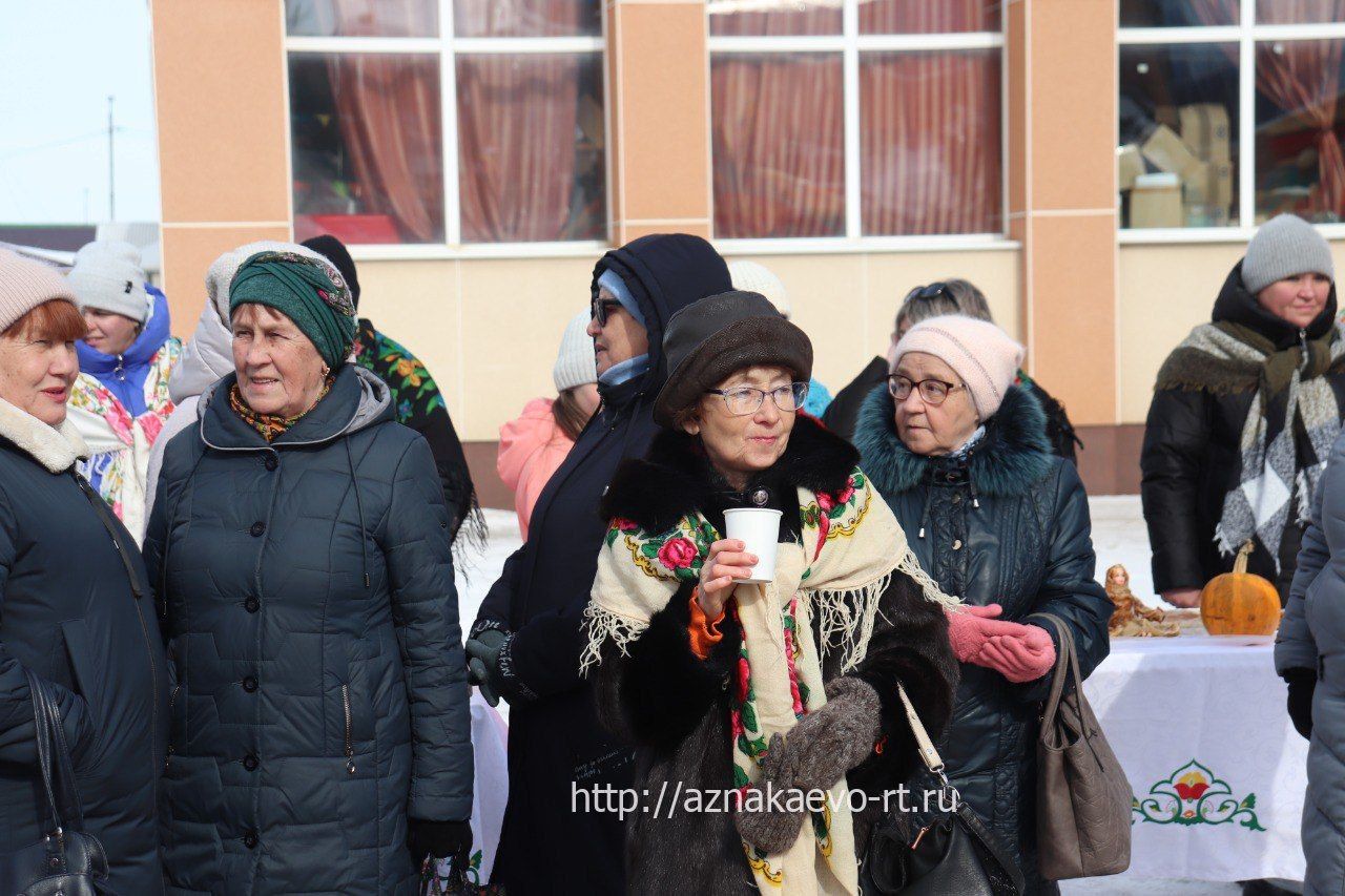 Азнакайда Май чабуны каршыладылар