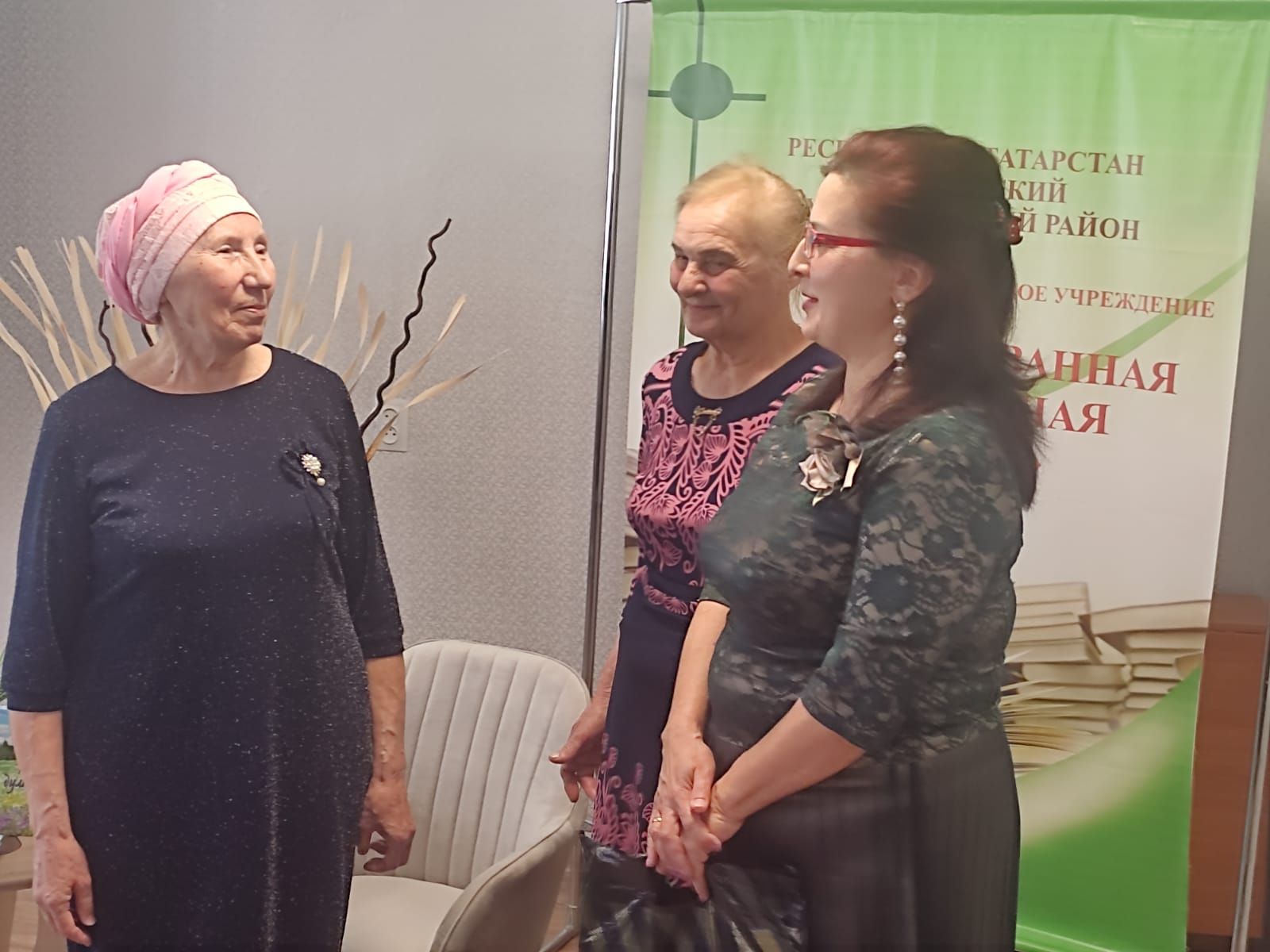 «Гөлстан» әдәби берләшмәсе әгъзасы Роза Галиәхмәтованың «Хисләр дулкынында» дип аталган тәүге китабы яңа гына табадан төште