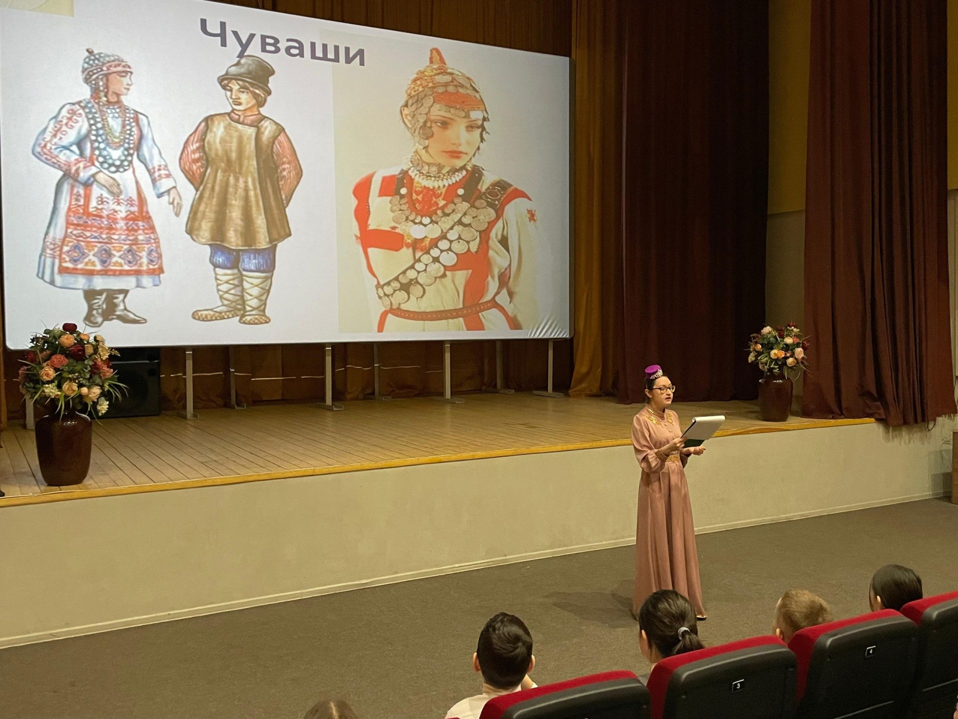 В Культурном центре города прошла беседа «Мир вокруг нас: искусство, культура и традиции»