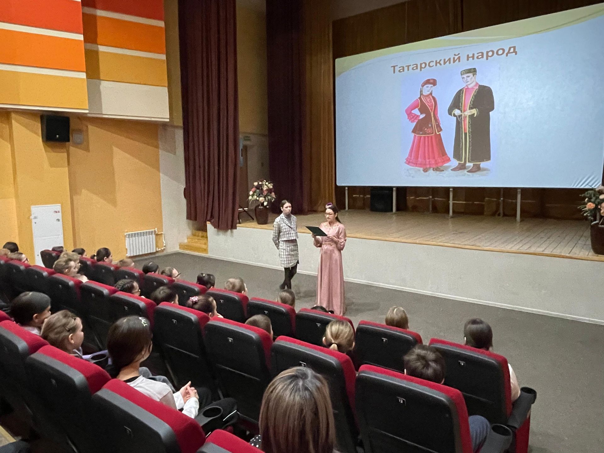 В Культурном центре города прошла беседа «Мир вокруг нас: искусство, культура и традиции»
