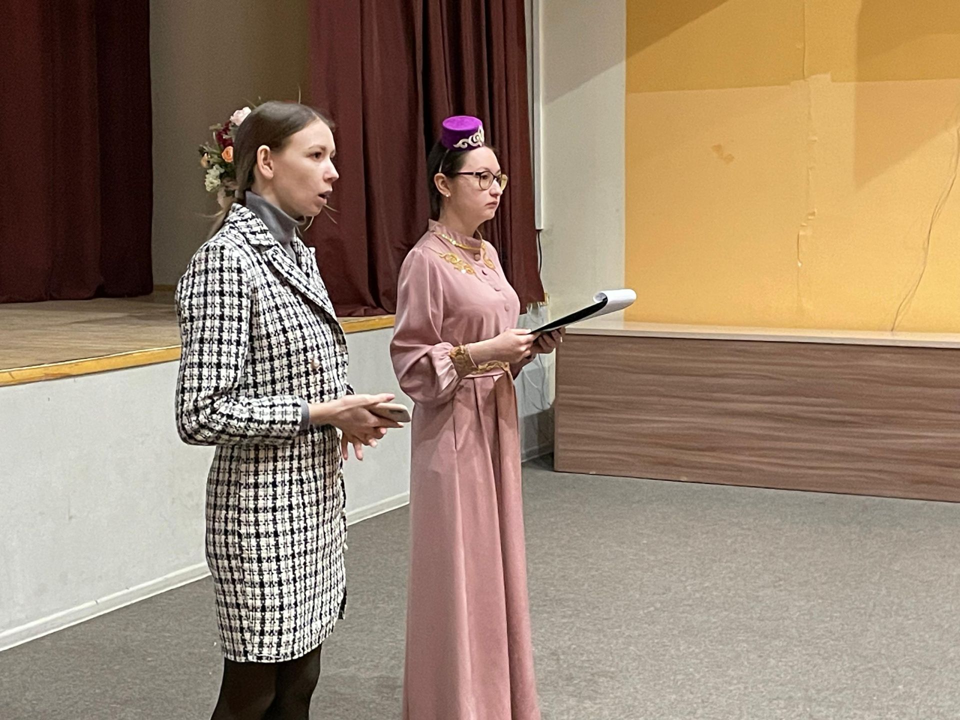 В Культурном центре города прошла беседа «Мир вокруг нас: искусство, культура и традиции»