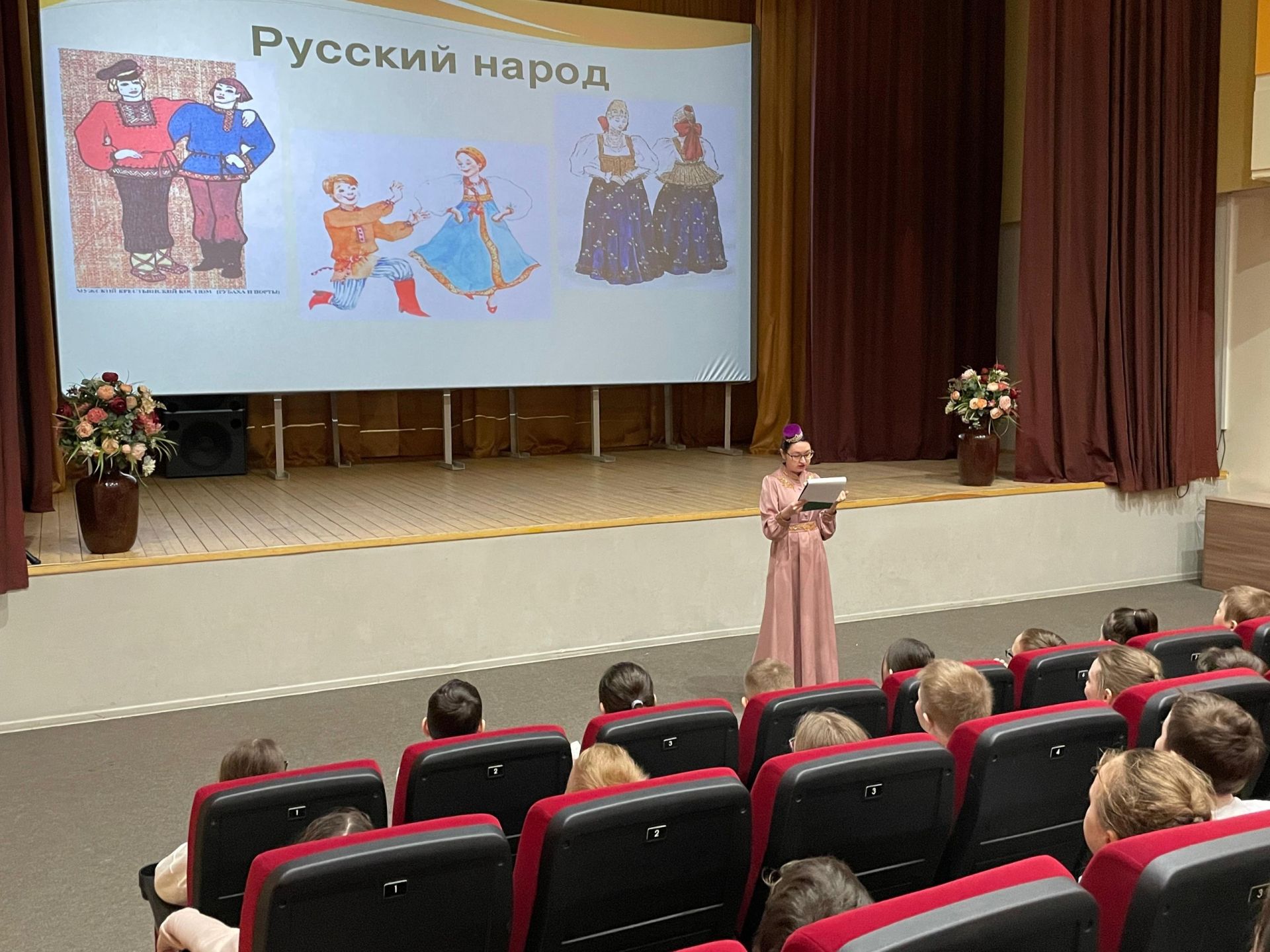 В Культурном центре города прошла беседа «Мир вокруг нас: искусство, культура и традиции»