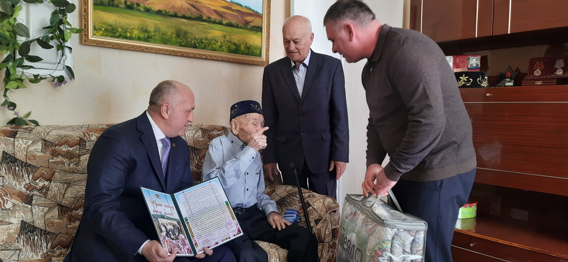 Ветеран войны из Азнакаево встретил свою 103-ю весну