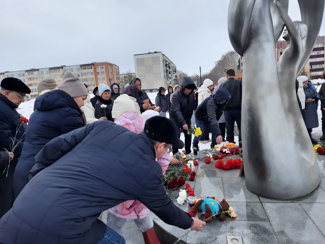 Сегодня в городе Азнакаево почтили память погибших в результате теракта в «Крокус Сити Холле»