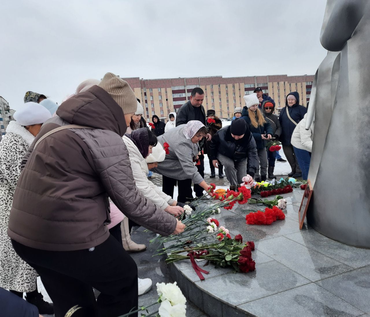 Сегодня в городе Азнакаево почтили память погибших в результате теракта в «Крокус Сити Холле»