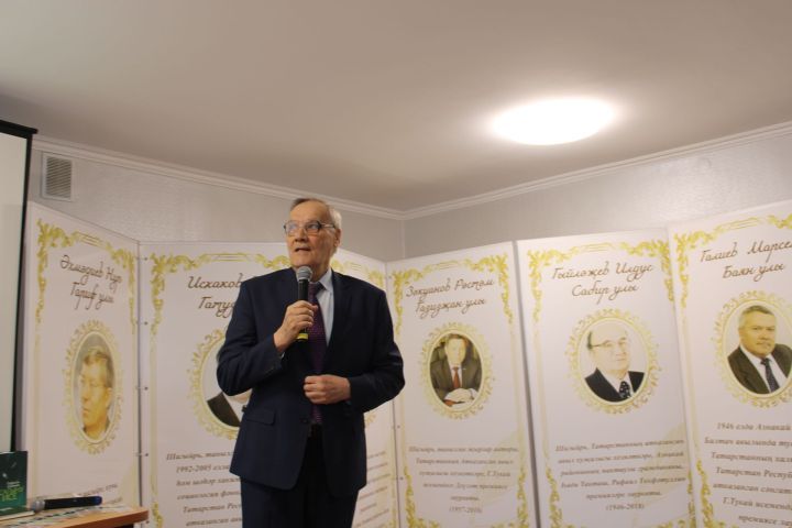 В Азнакаево прошла презентация книги «Эдэби офыклар» («Литературные горизонты»)