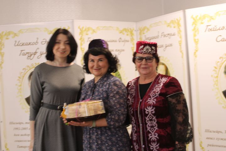 В Азнакаево прошла презентация книги «Эдэби офыклар» («Литературные горизонты»)