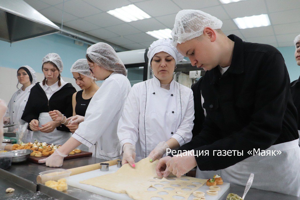 Азнакай техникумында Ачык ишекләр көне үтте
