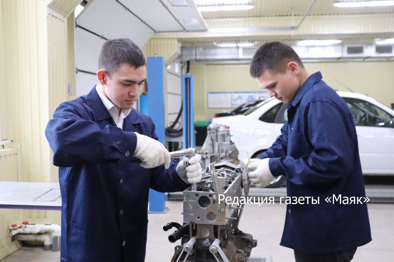 Азнакай техникумында Ачык ишекләр көне үтте