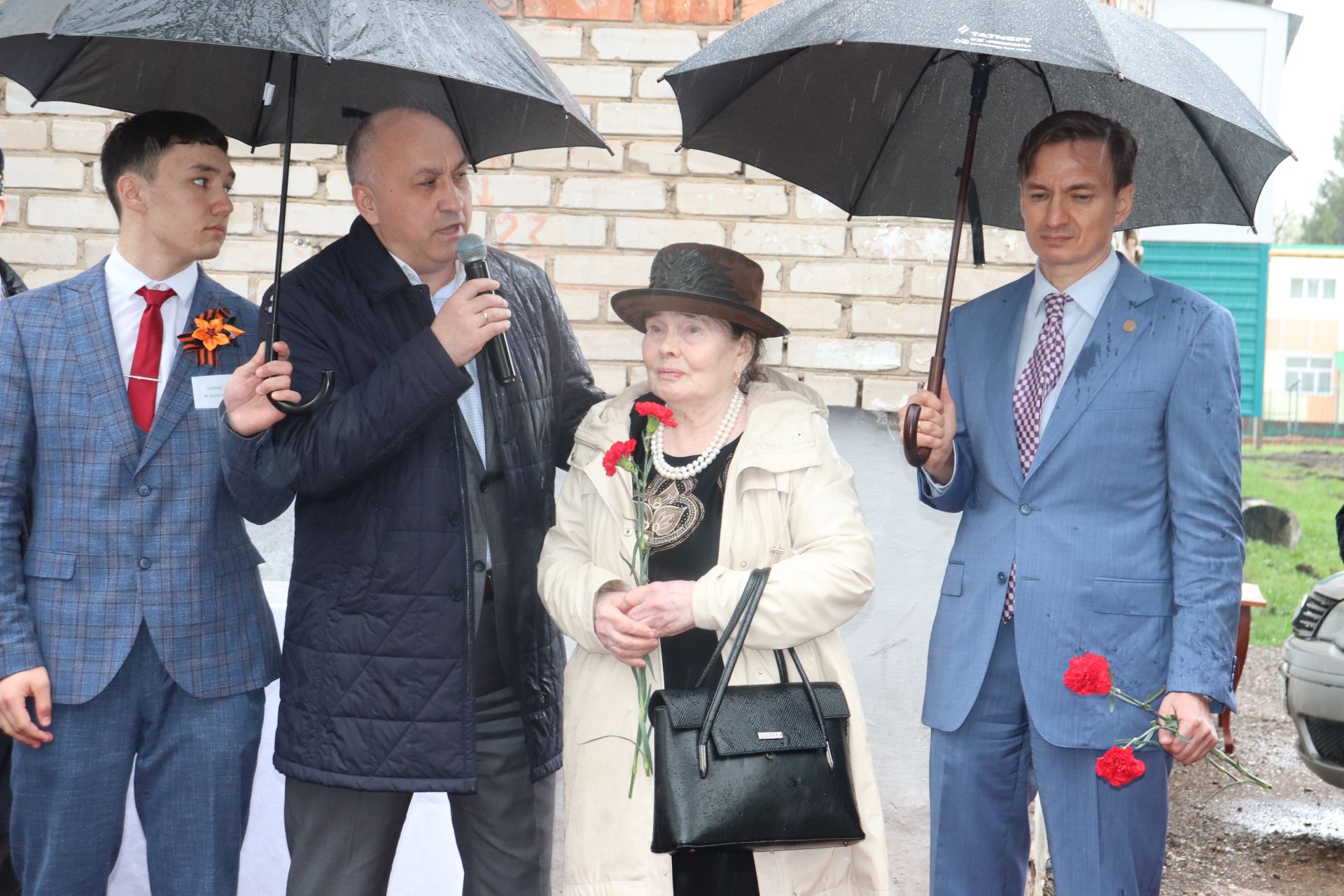 В Азнакаево состоялось торжественное открытие памятной доски на фасаде дома, где жил Нур Ахмадиев