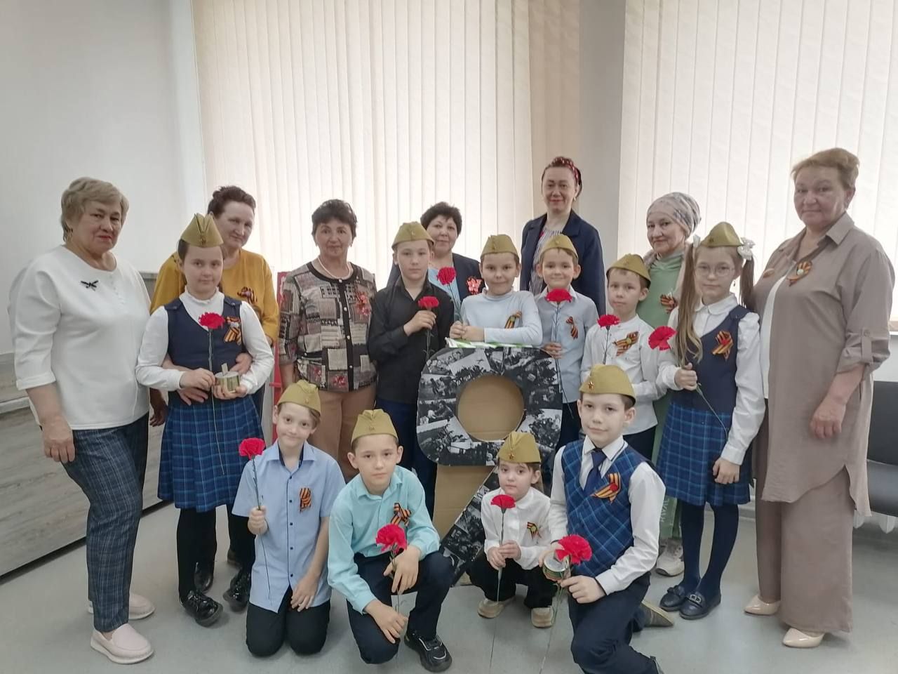 27 апреля в Центре общения старшего поколения прошел мастер-класс «Георгиевская ленточка»