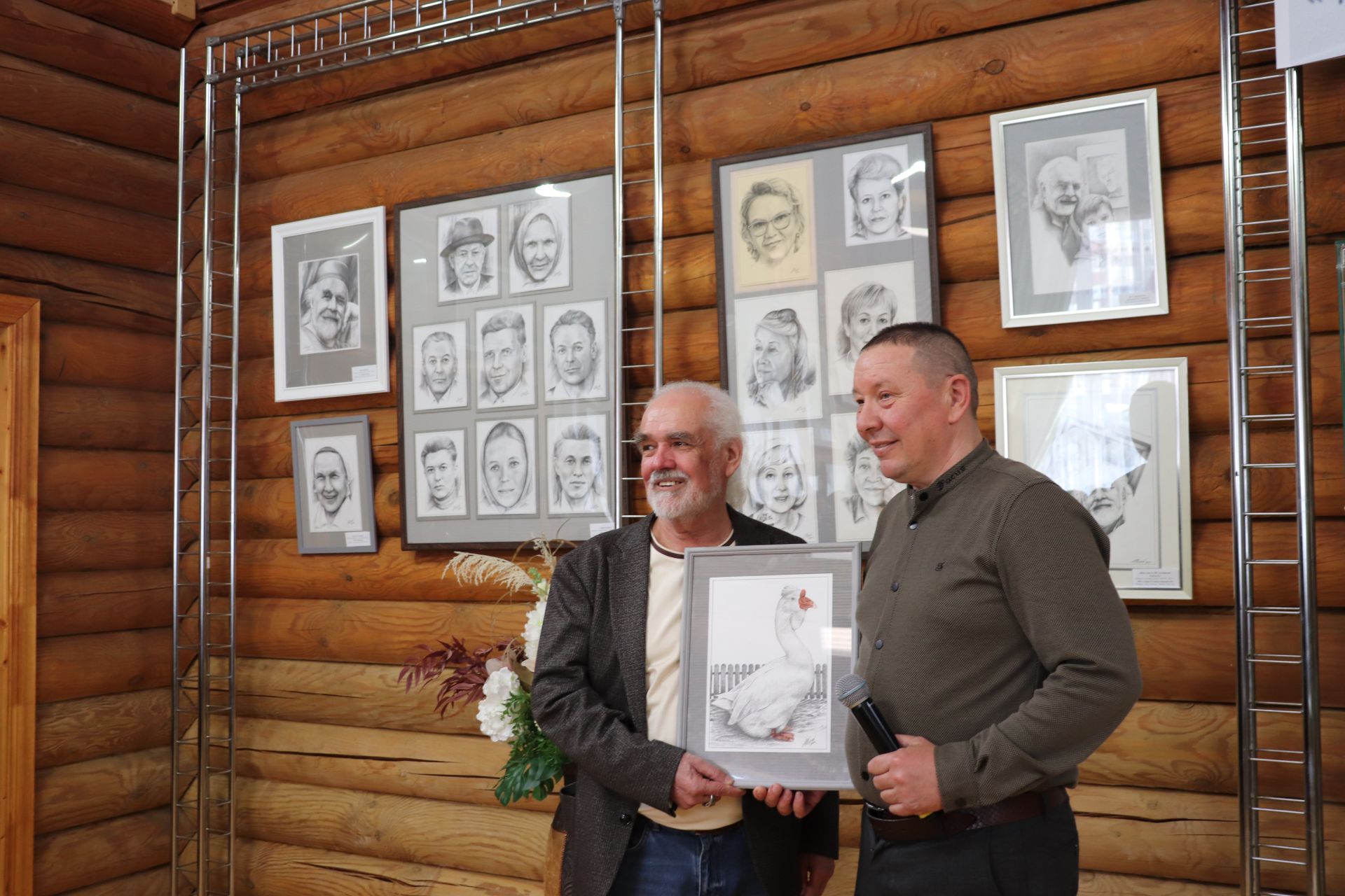 Азнакай төбәкне өйрәнү музеенда рәссам Марат Әфләтуновның шәхси картиналар күргәзмәсе ачылды