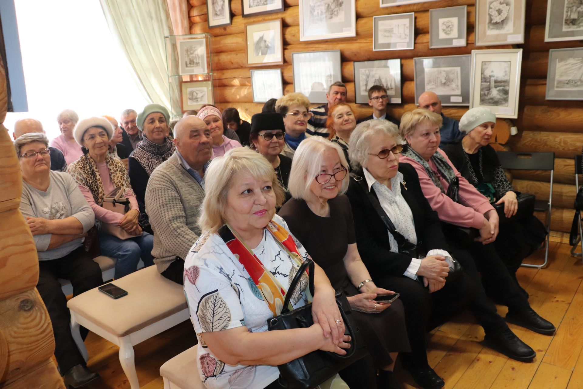 Азнакай төбәкне өйрәнү музеенда рәссам Марат Әфләтуновның шәхси картиналар күргәзмәсе ачылды