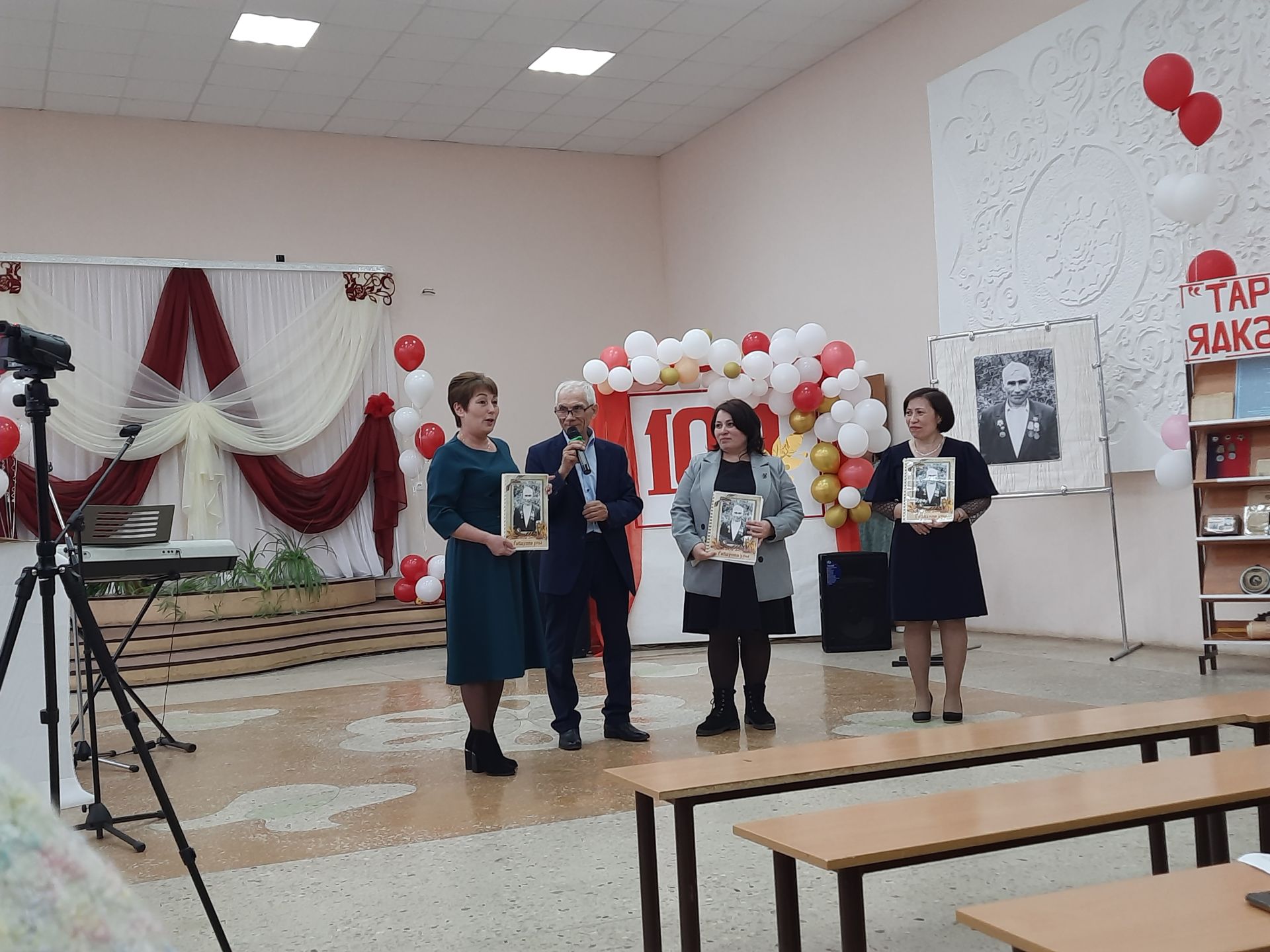 В селе Чалпы состоялся торжественный вечер, посвященный 100-летию со дня рождения легендарного учителя Закарии Каюмова
